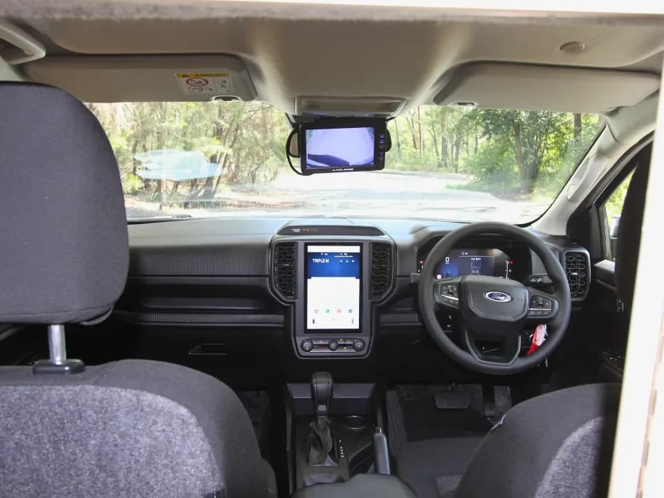 Suncamper Sherwood E-2 Ford Ranger cab interior