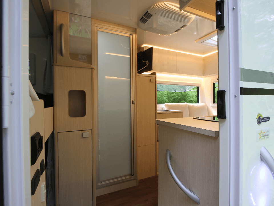 Suncamper Sherwood E-2 entry door