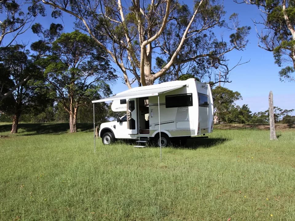 Suncamper Sherwood E-2 passenger side with awning extended