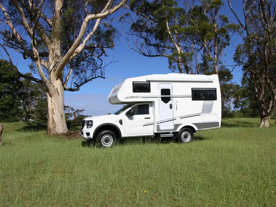 Suncamper Sherwood E-2 passenger side