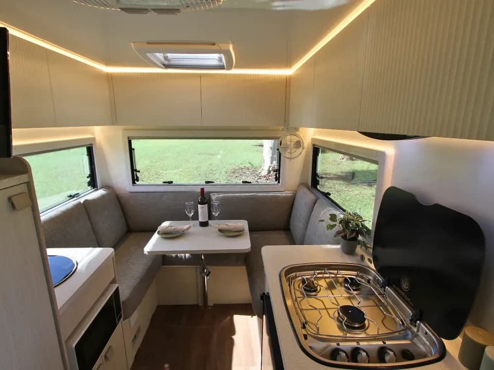 Suncamper Sherwood E-2 interior with Club Lounge