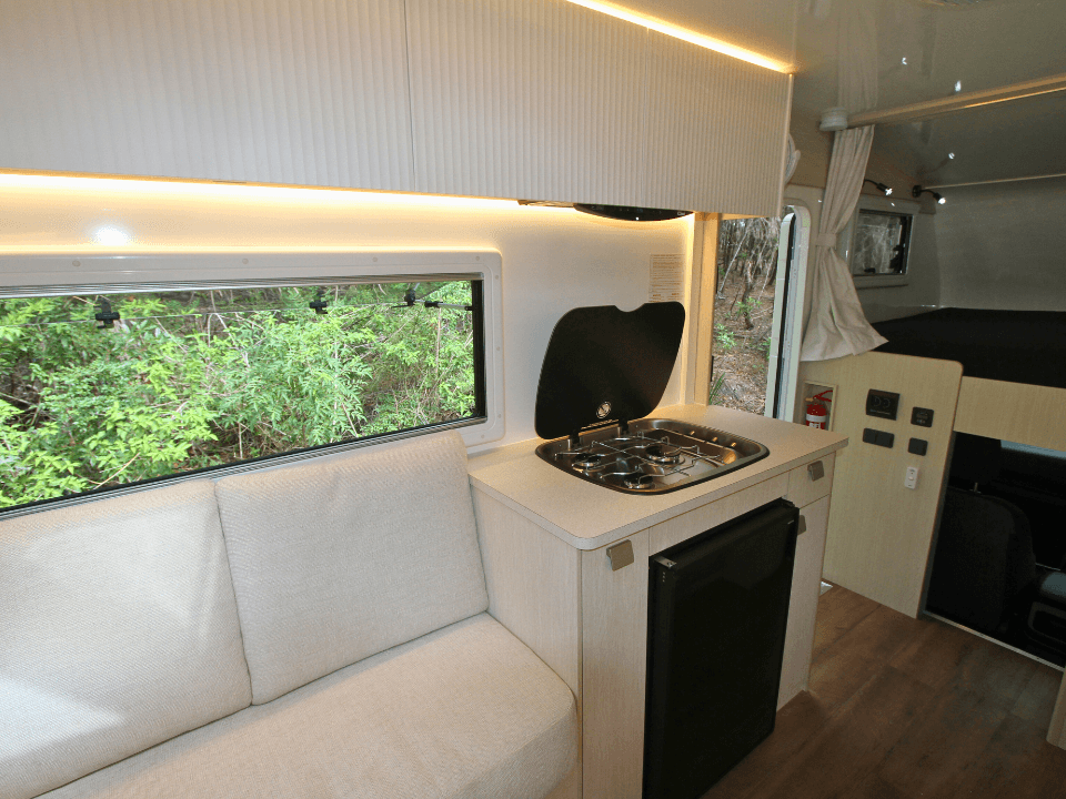 Suncamper Sherwood E-2 kitchen overview