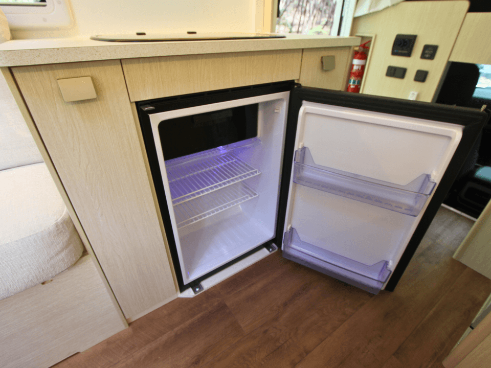 Suncamper Sherwood E-2 kitchen detail