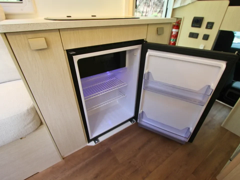 Suncamper Sherwood E-2 kitchen detail