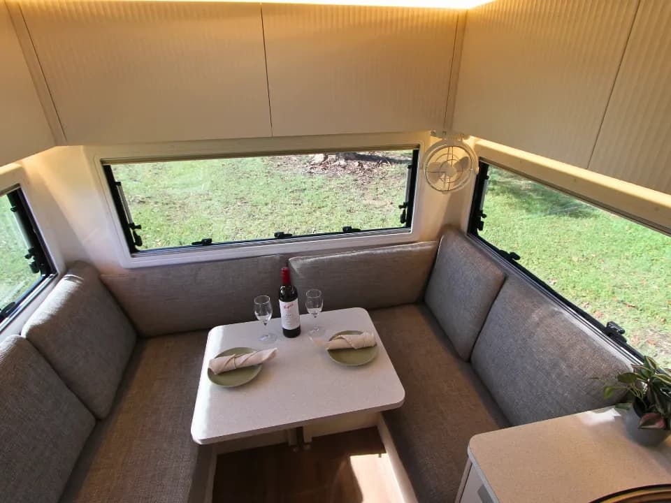 Suncamper Sherwood E-2 seating with Club Lounge