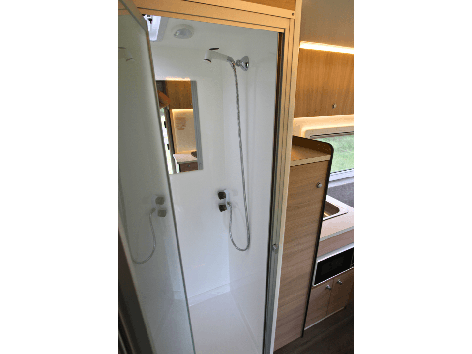 Suncamper Sherwood R-2 bathroom overview