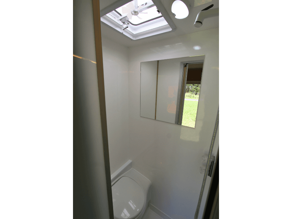 Suncamper Sherwood R-2 bathroom detail