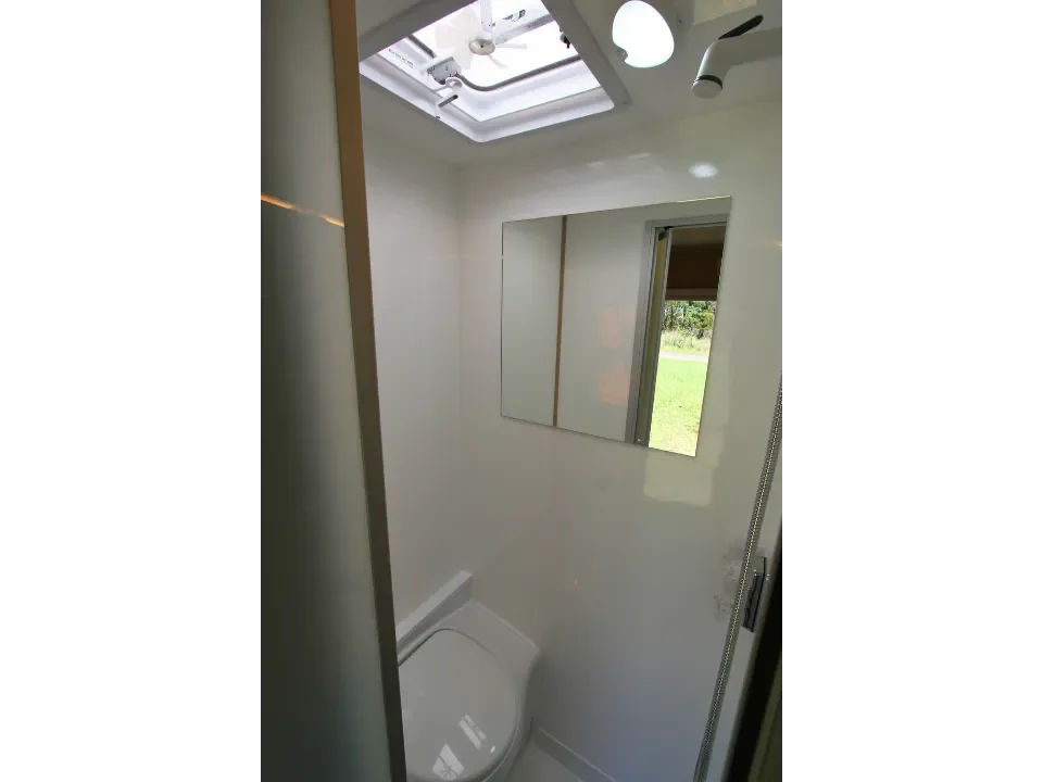 Suncamper Sherwood R-2 bathroom detail