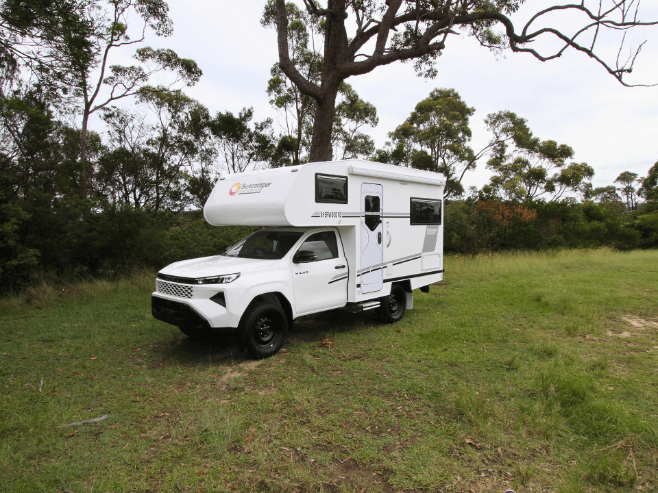 Suncamper Sherwood R-2 front quarter exterior