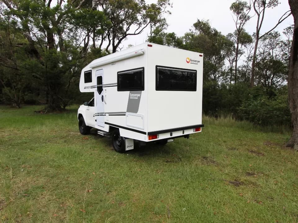 Suncamper Sherwood R-2 passenger side quarter