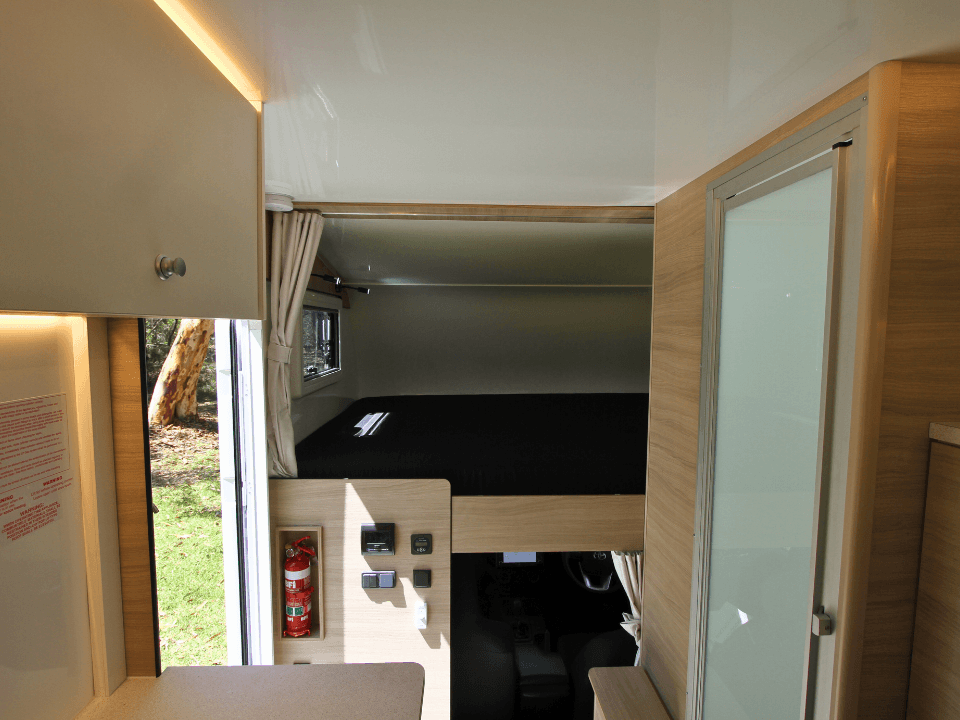 Suncamper Sherwood R-2 interior storage