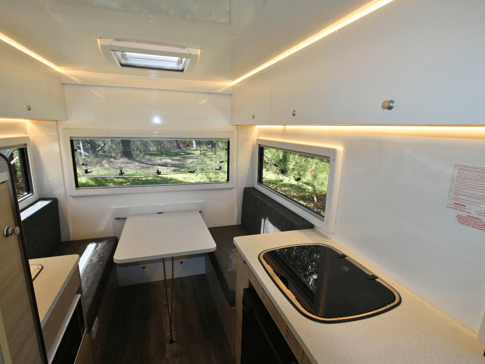 Suncamper Sherwood R-2 kitchen overview