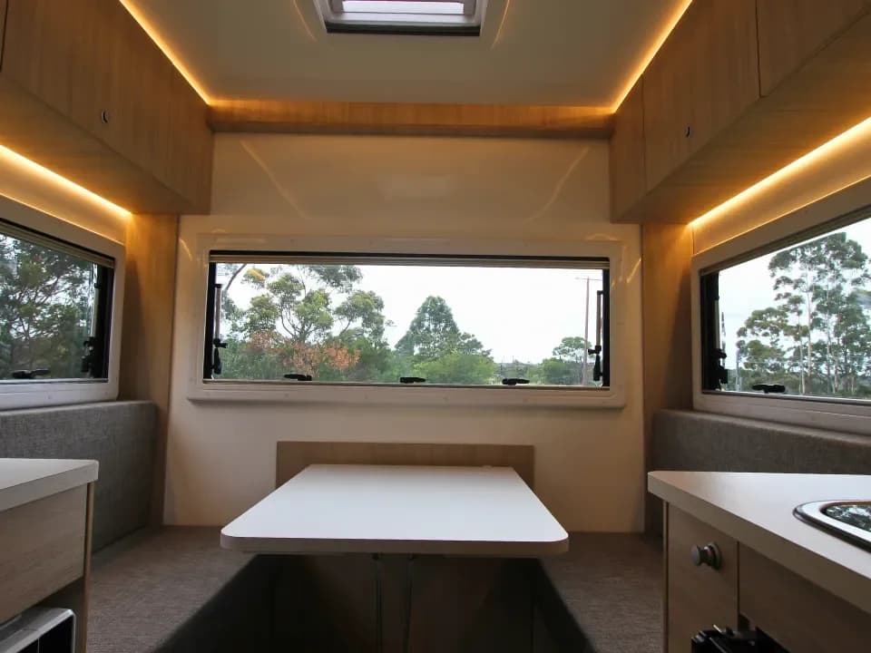 Suncamper Sherwood R-2 seating area