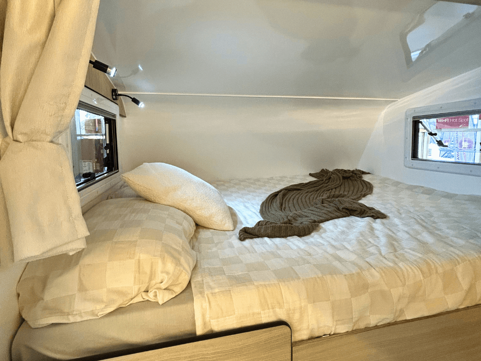 Suncamper Sherwood R-2 bed configuration