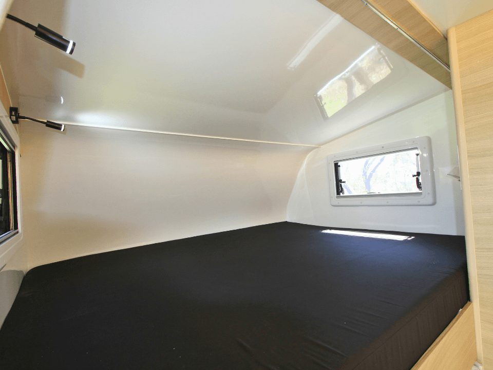 Suncamper Sherwood R-2 sleeping detail