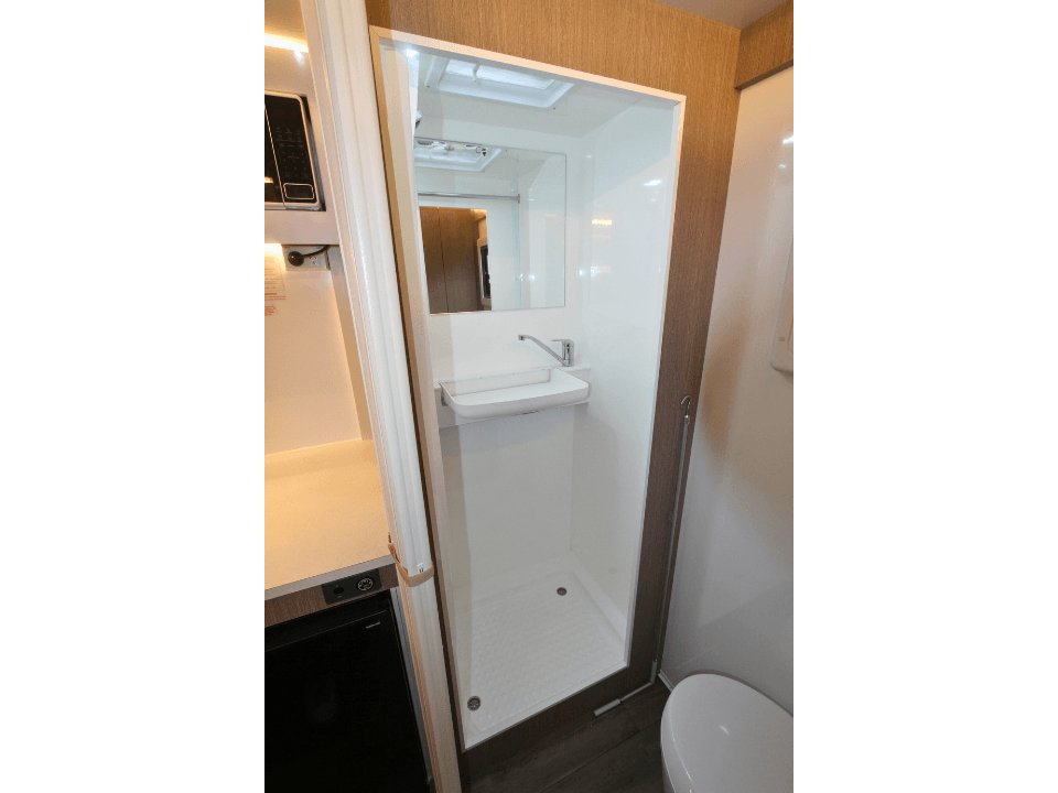 Suncamper Sherwood T-2 bathroom detail