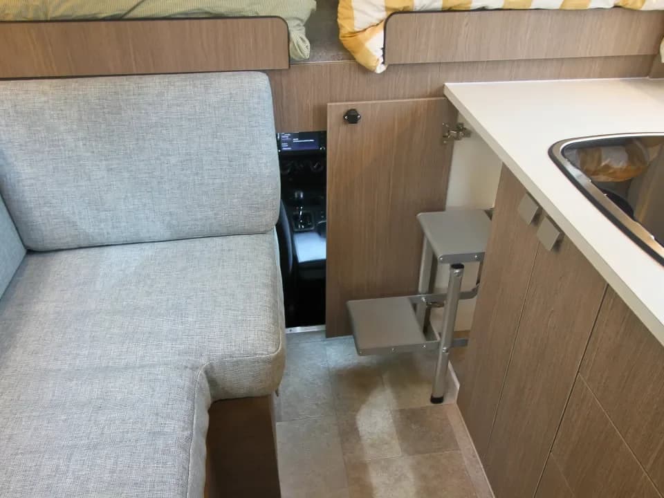 Suncamper Sherwood T-2 bed configuration