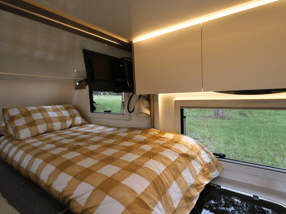 Suncamper Sherwood T-2 bed area
