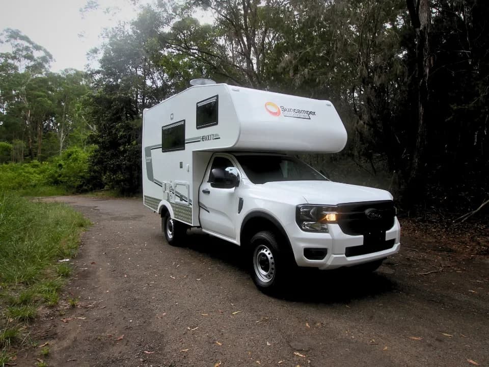 Suncamper Sherwood T-2 drivers side front quarter