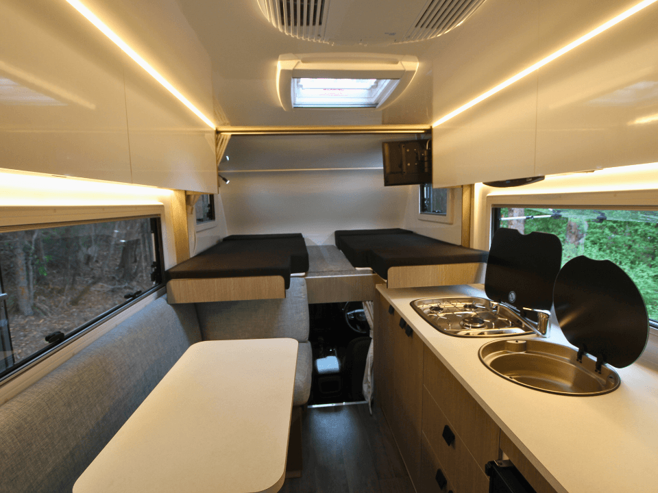 Suncamper Sherwood T-2 interior storage