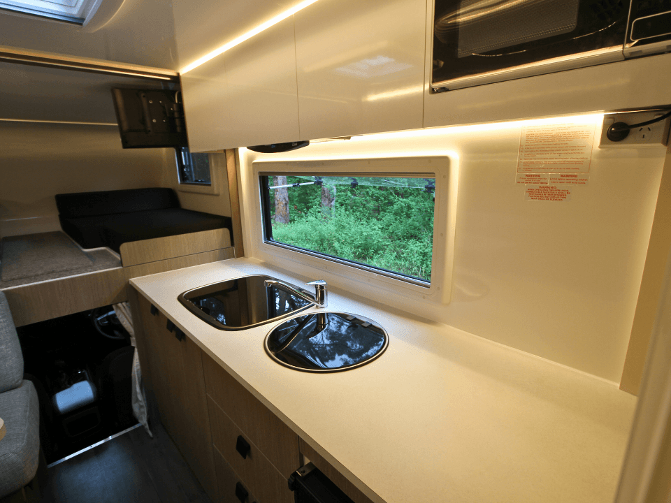 Suncamper Sherwood T-2 kitchen detail