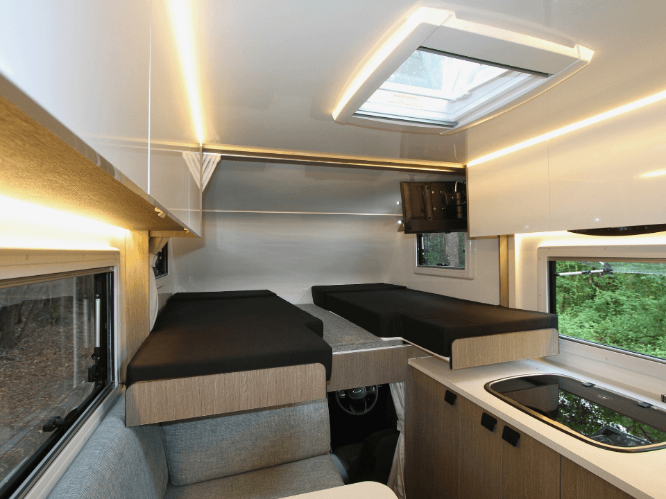 Suncamper Sherwood T-2 twin bed configuration