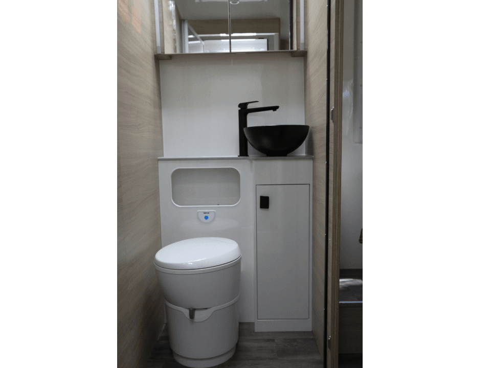 Suncamper Sovereign Q-2 bathroom finish — bathroom
