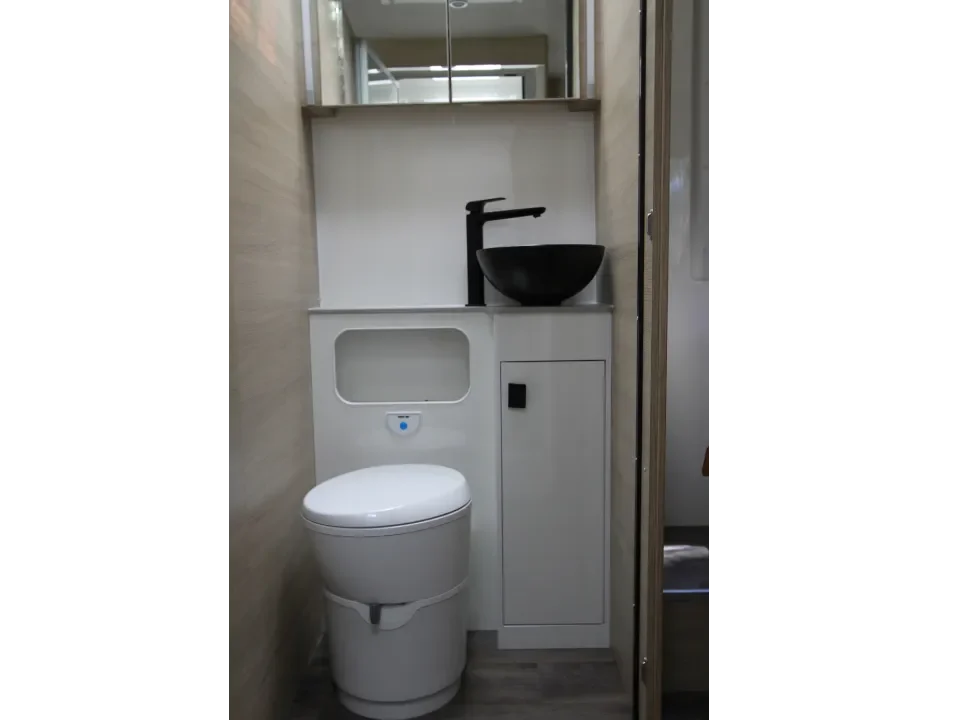 Suncamper Sovereign Q-2 bathroom finish — bathroom