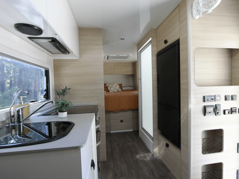 Suncamper Sovereign Q-2 interior overview — interior