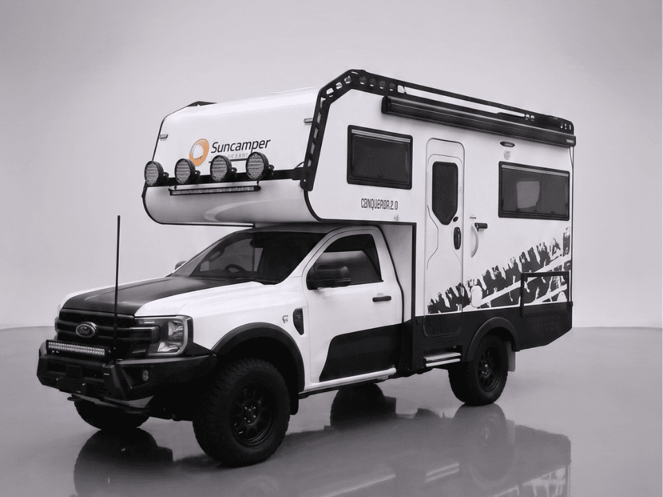 Suncamper Sherwood Conqueror 2.0 motorhome — interior studio shot