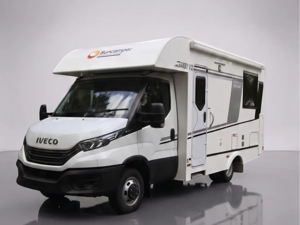 Suncamper Saxby V-2 motorhome — interior studio shot
