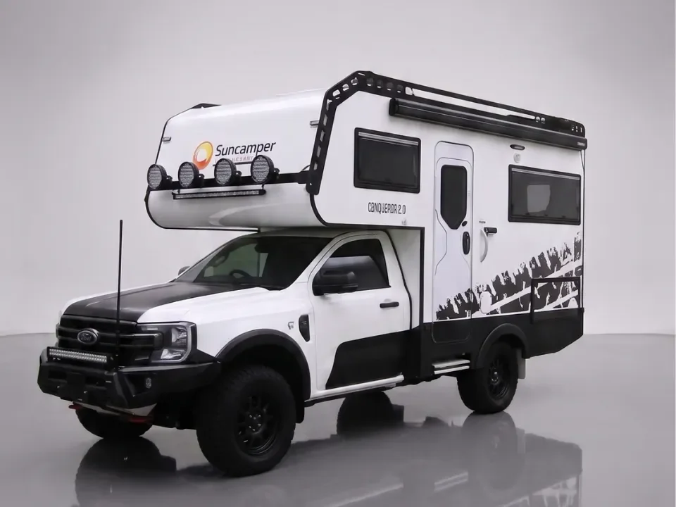 Suncamper Sherwood Conqueror 2.0 motorhome — interior studio shot